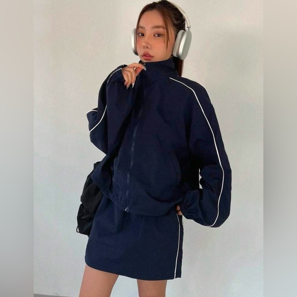 💙 Sporty Minimalist Navy Blue Windbreaker & Skirt Set – Size Large! 💙 - Picture 3 of 5
